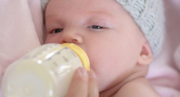 Working parent preparing feeding routine with lactation consultant
